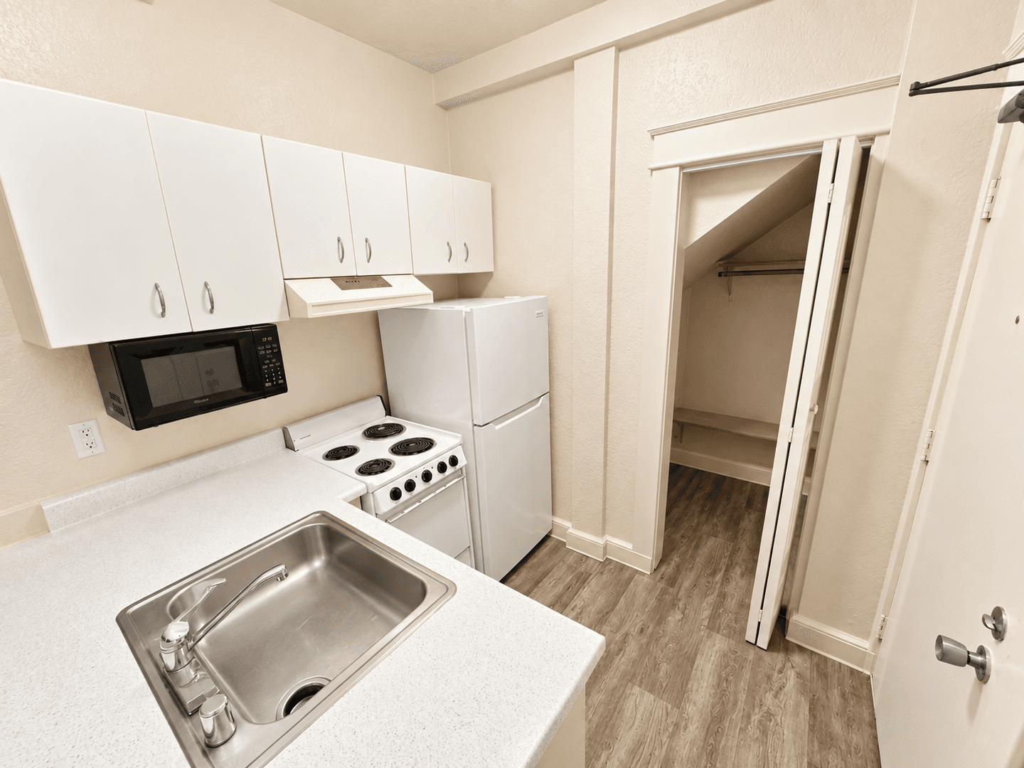 Seattle Apartment: 714 7th Ave