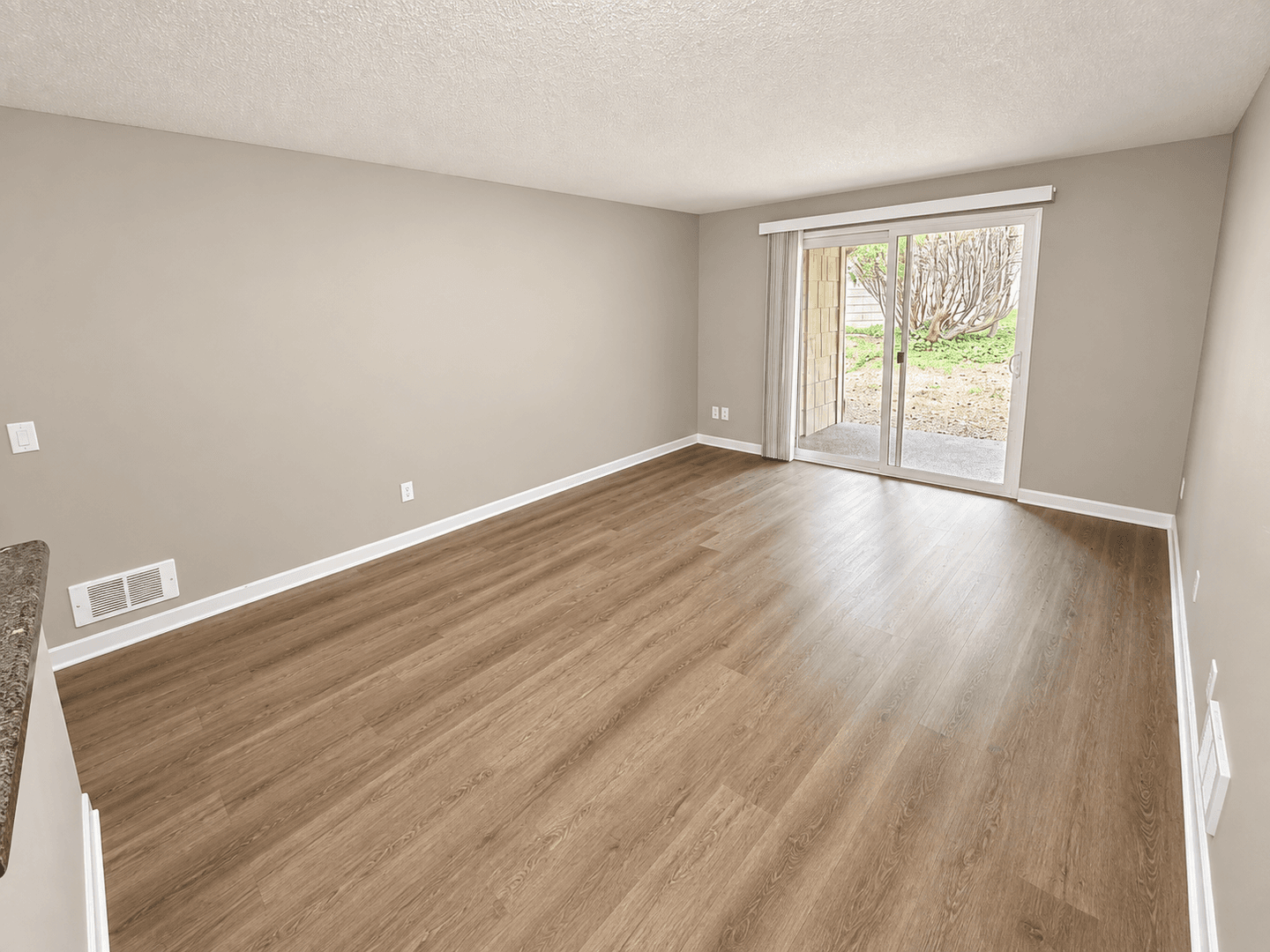 Bellevue Apartment: 14260 SE 18th ST