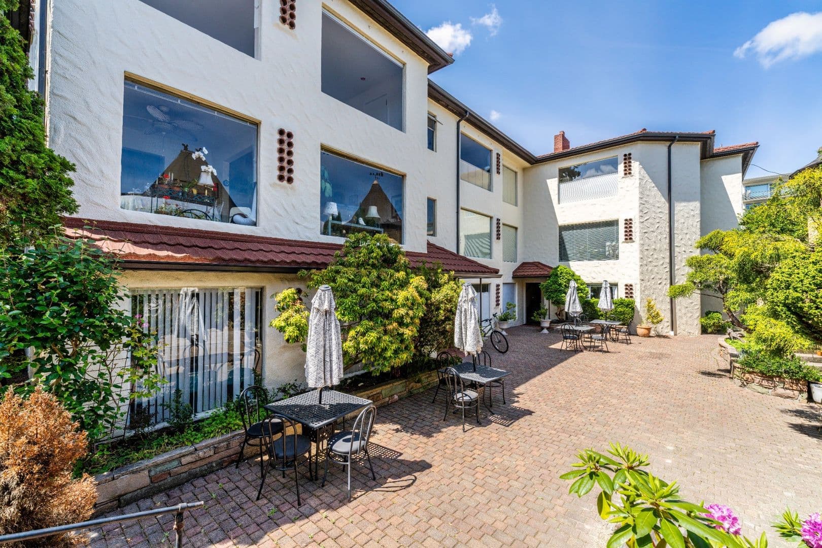 Seattle Apartment: 2012 43rd Ave E