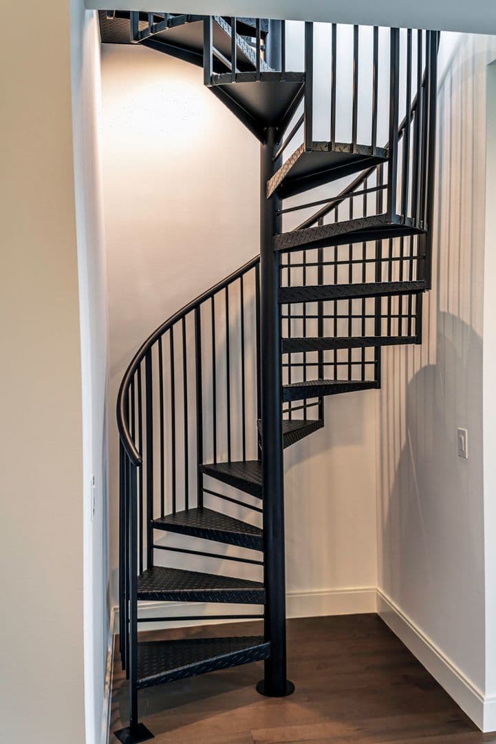 Bellevue Apartment: 135 100th AVE NE