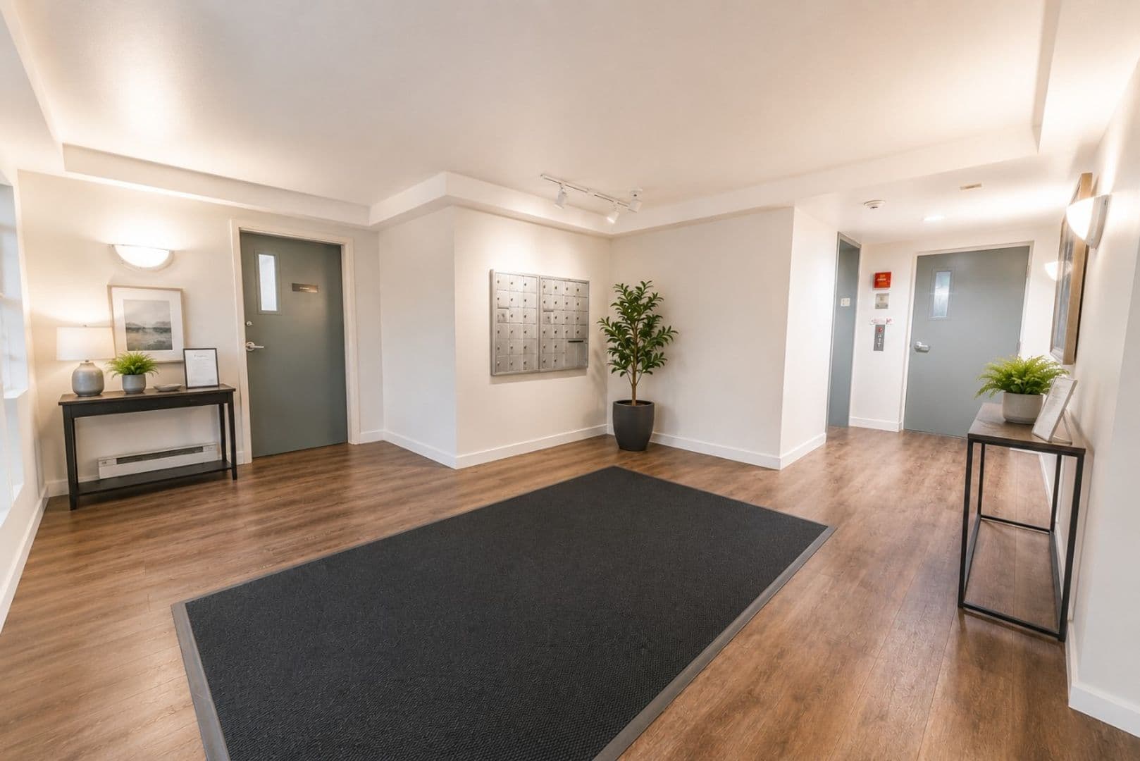 Seattle Apartment: 3230 SW Avalon Way