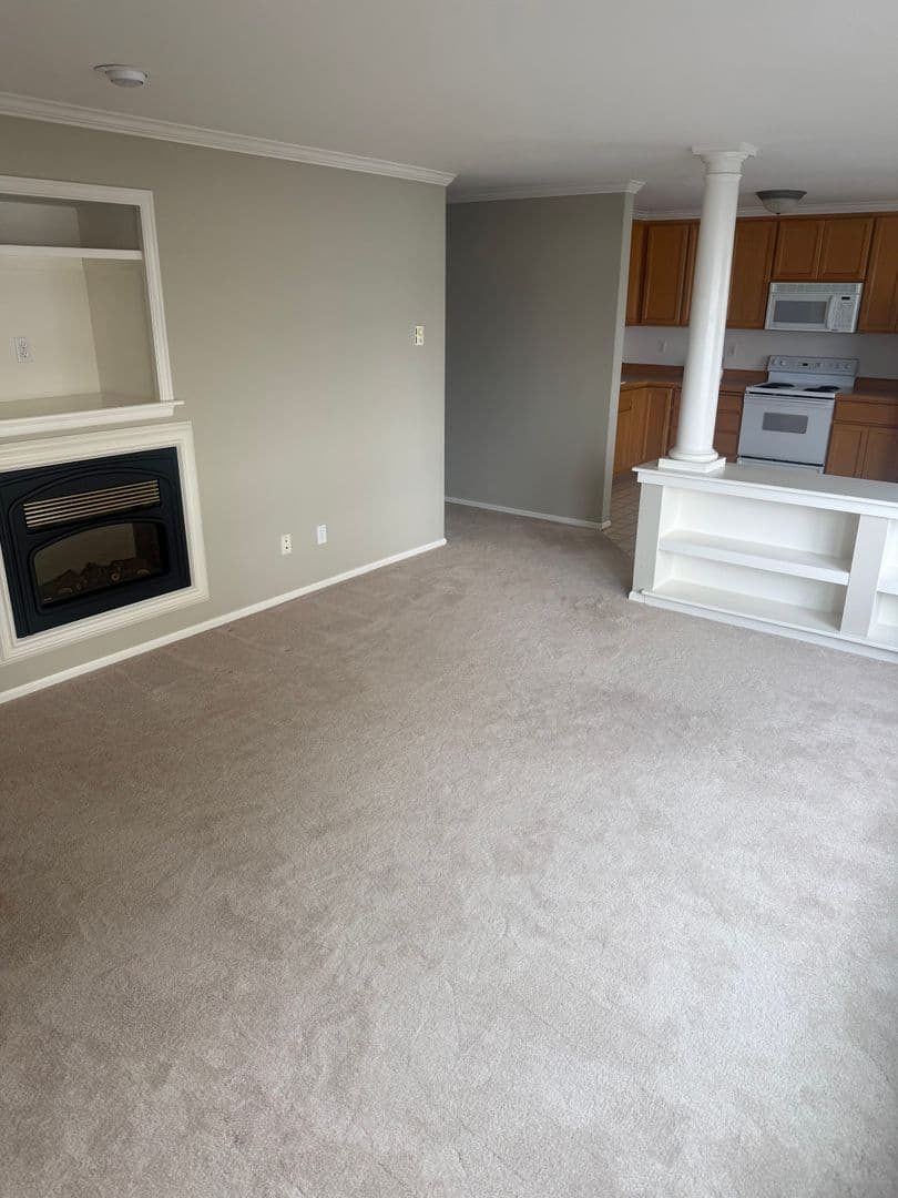 Seattle Apartment: 2032 43rd Ave East
