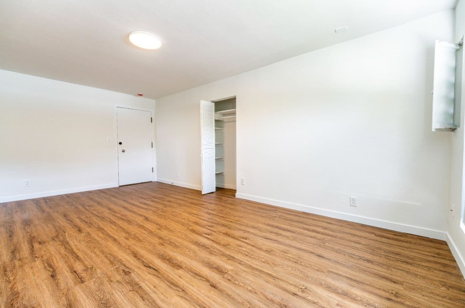 Seattle Apartment: 2012 43rd Ave E