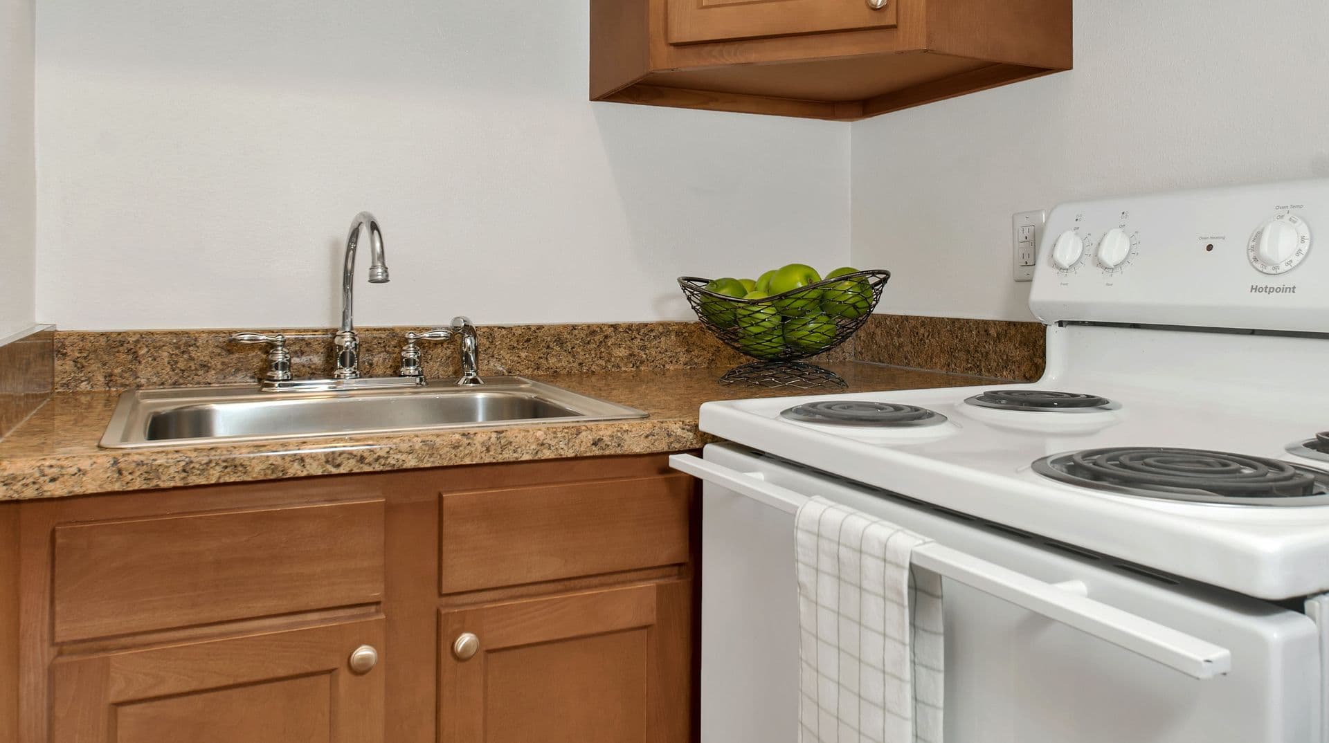 Lacey Apartment: 948 Neil Street NE