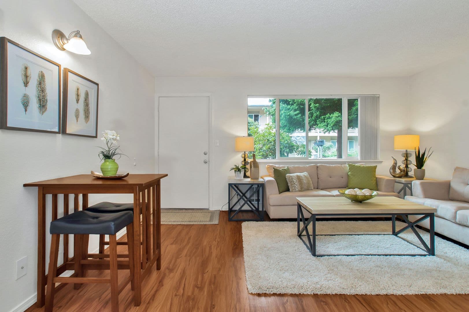 Lacey Apartment: 948 Neil Street NE