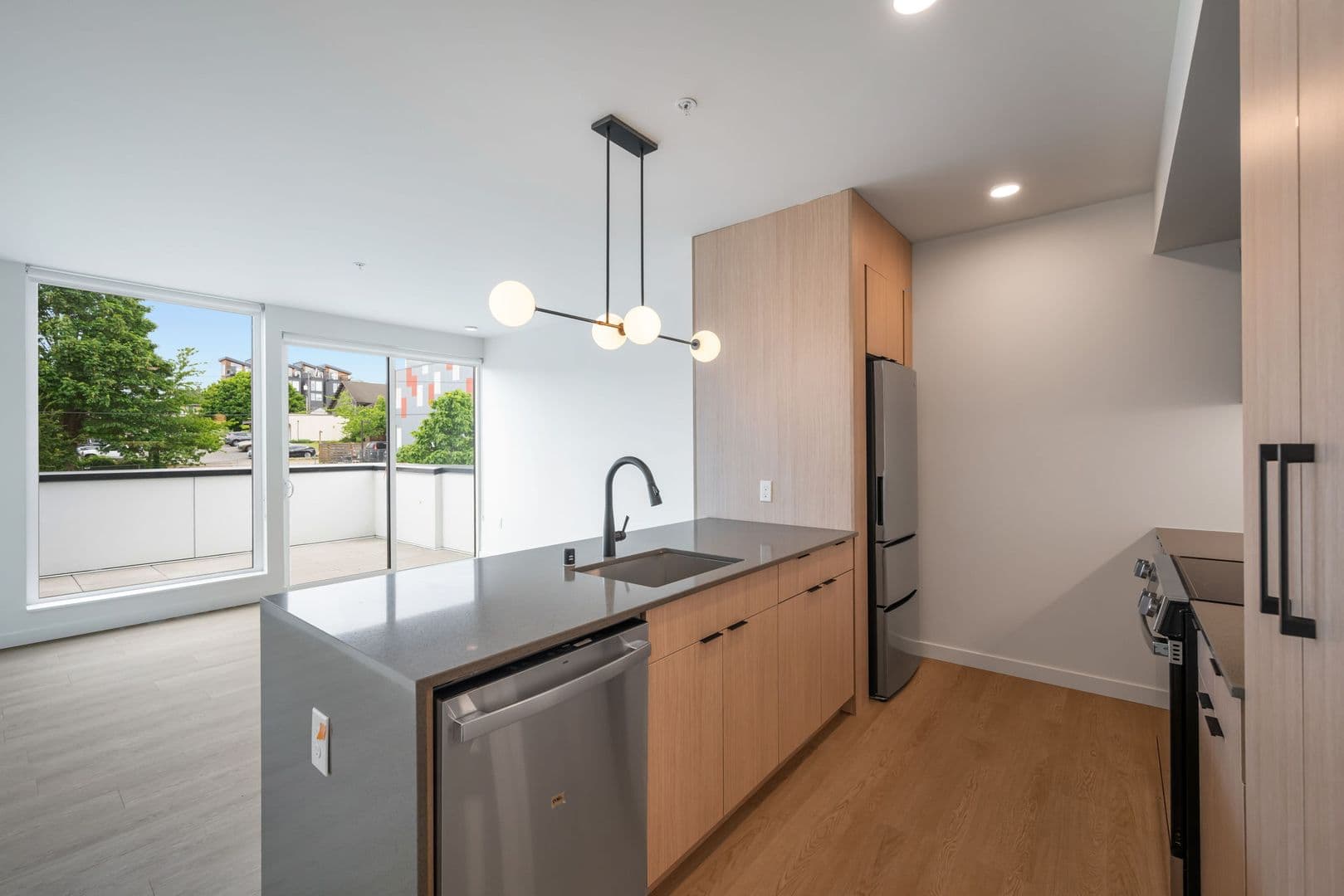 Seattle Apartment: 404 16th Ave S