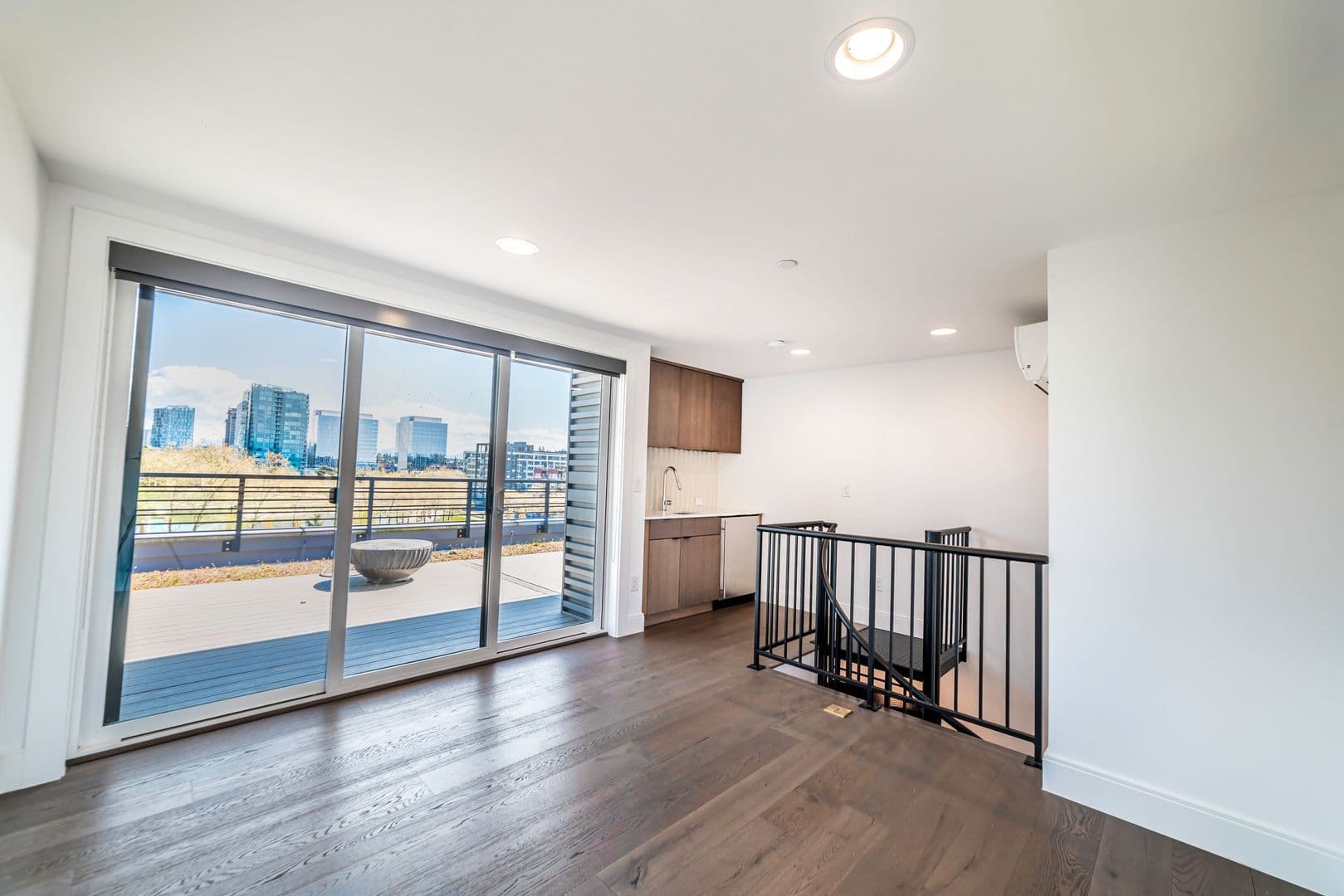 Bellevue Apartment: 135 100th AVE NE