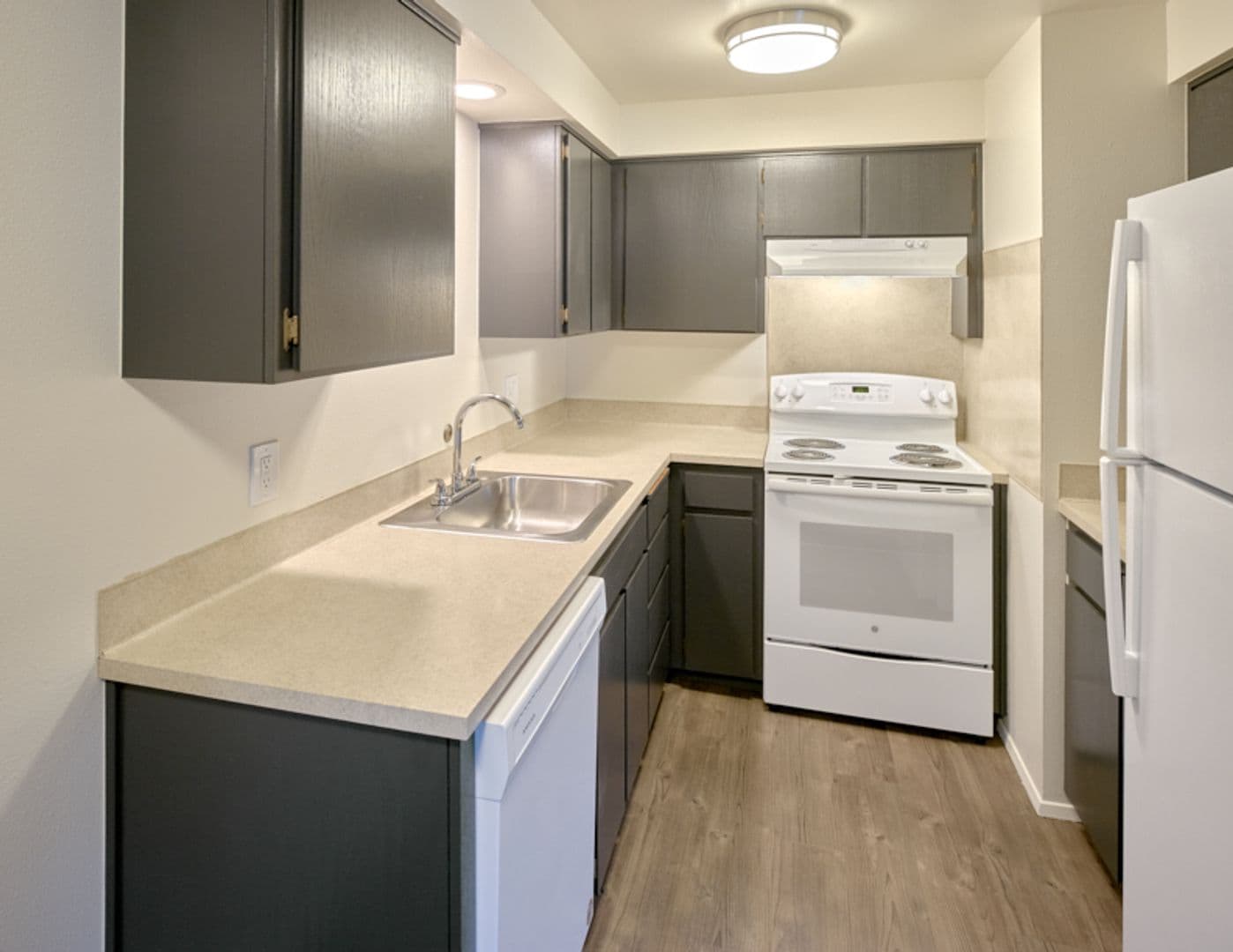 Everett Apartment: 4807 Vesper Drive