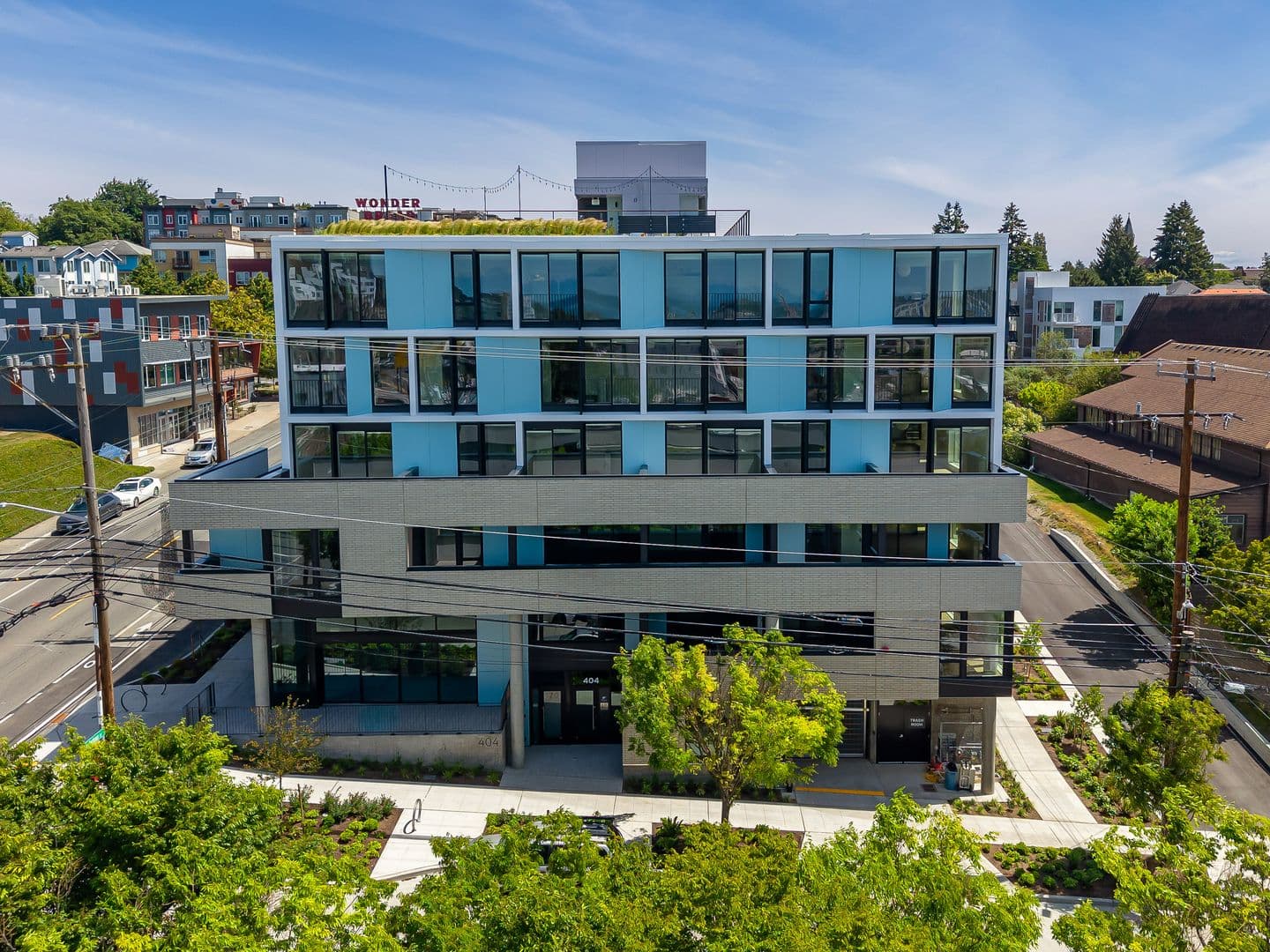 Seattle Apartment: 404 16th Ave S