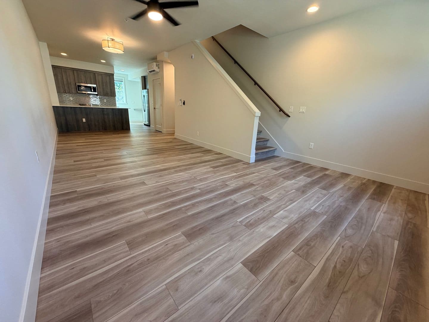 LAKE OSWEGO Apartment: 15948 QUARRY RD.