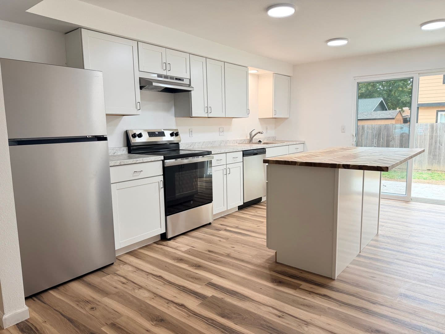 HILLSBORO House: 1660 SE SUSSEX CT