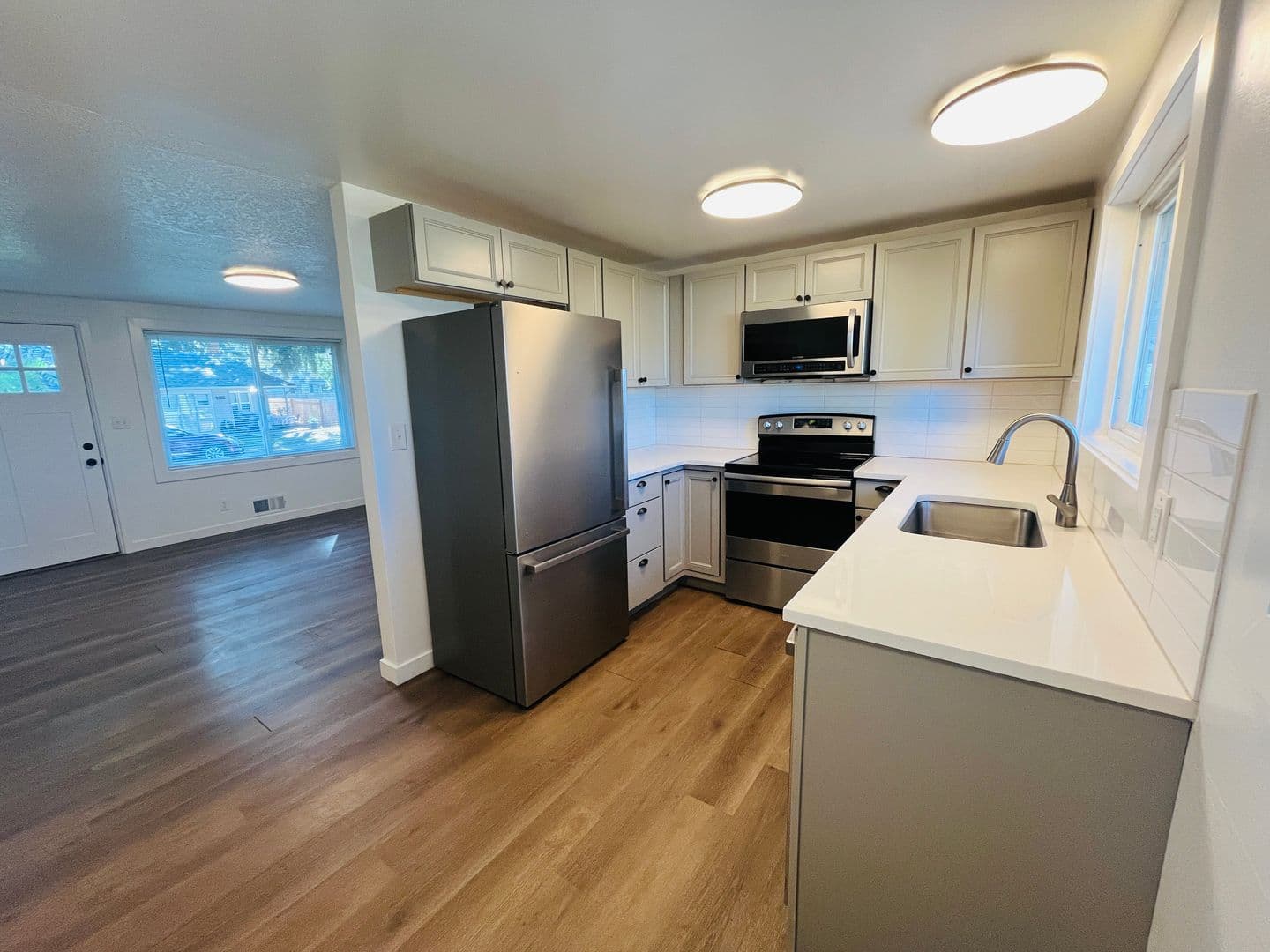 OREGON CITY Apartment: 409 & 411 EASTFIELD DR.