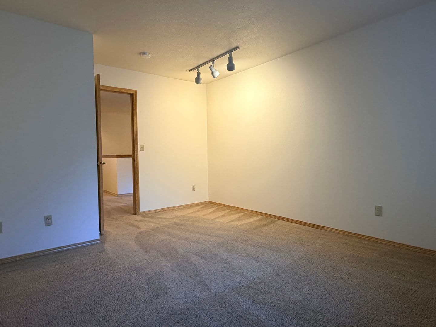 TIGARD House: 9570 SW MILLEN DR