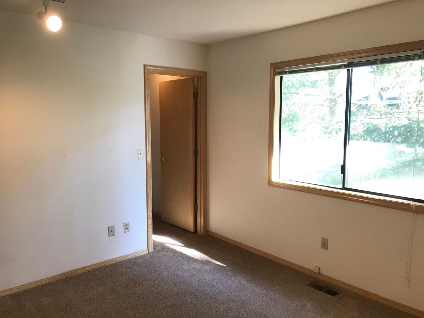 TIGARD House: 9570 SW MILLEN DR