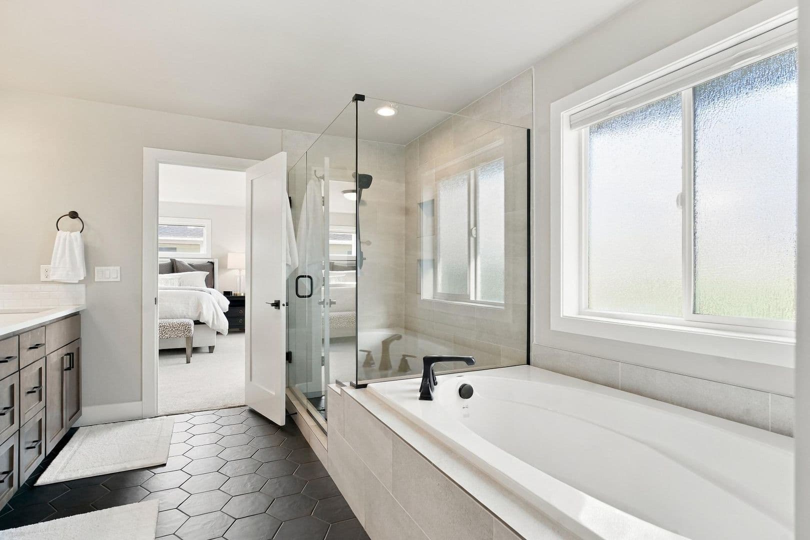 HILLSBORO House: 4049 SE 77TH AVE.