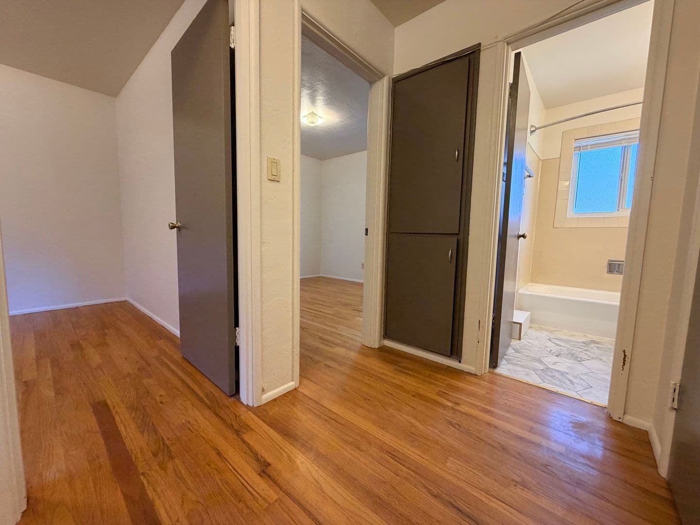PORTLAND Apartment: 6634 E BURNSIDE #A-N