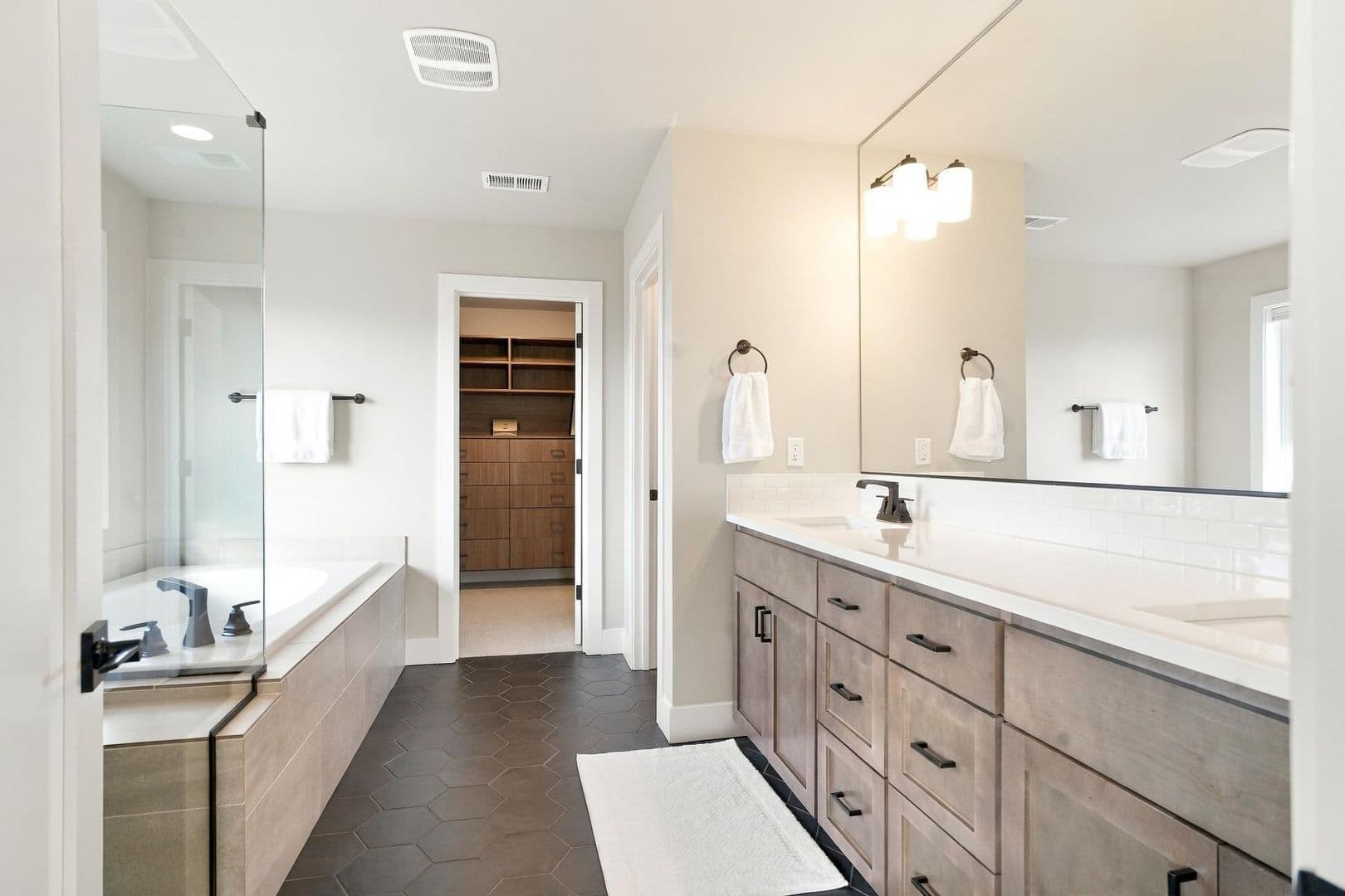 HILLSBORO House: 4049 SE 77TH AVE.