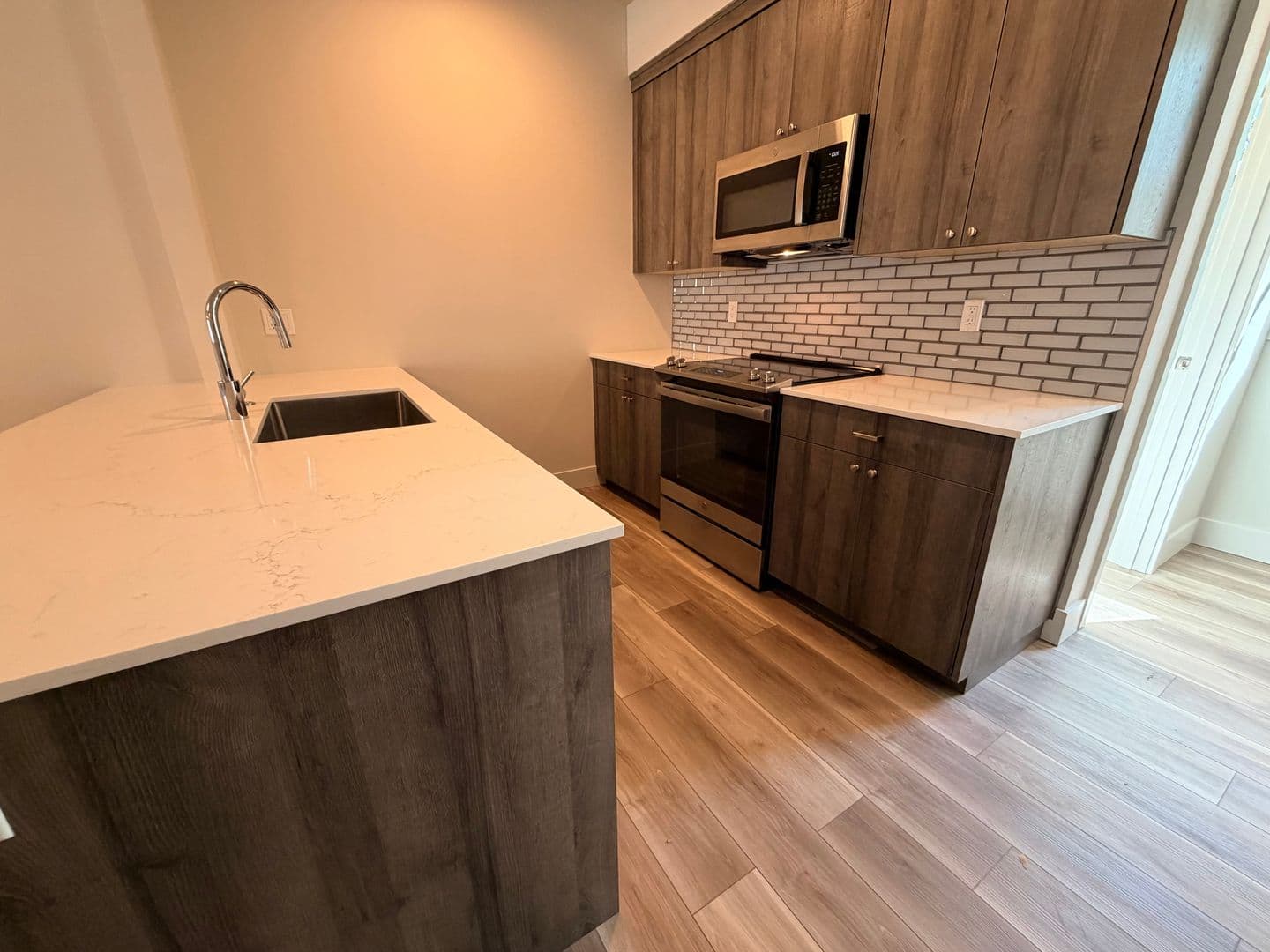 LAKE OSWEGO Apartment: 15948 QUARRY RD.