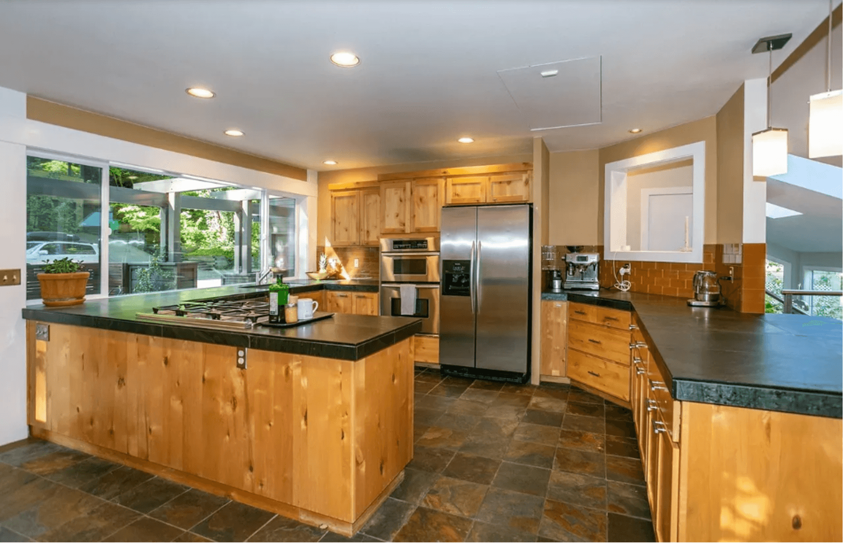 PORTLAND House: 3108 SW BENNINGTON DRIVE