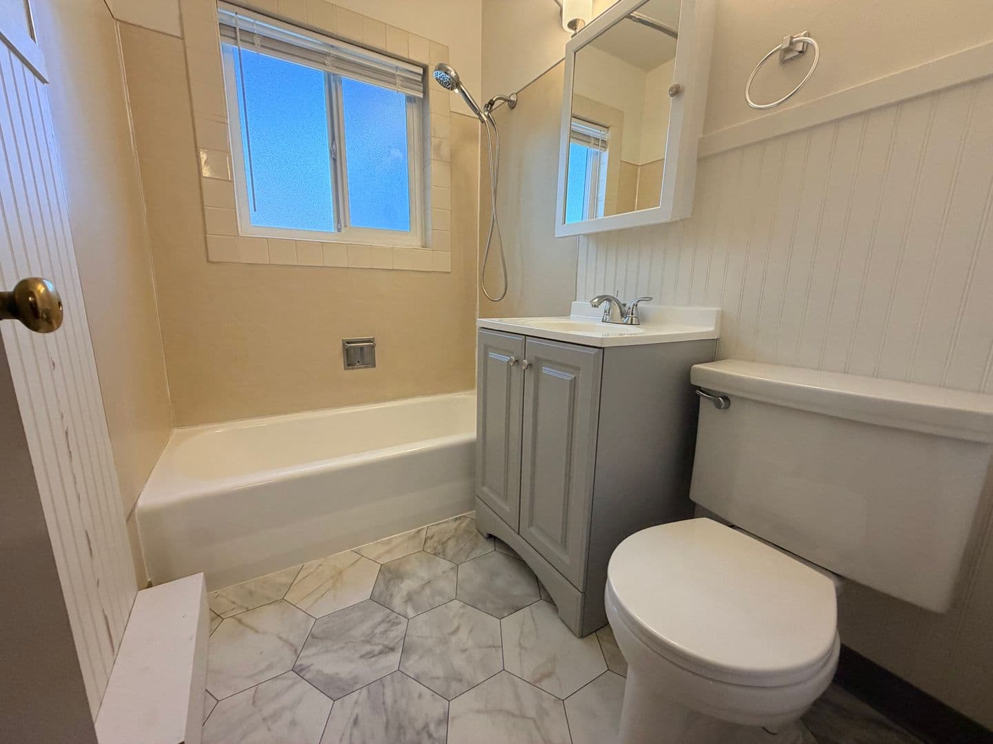 PORTLAND Apartment: 6634 E BURNSIDE #A-N