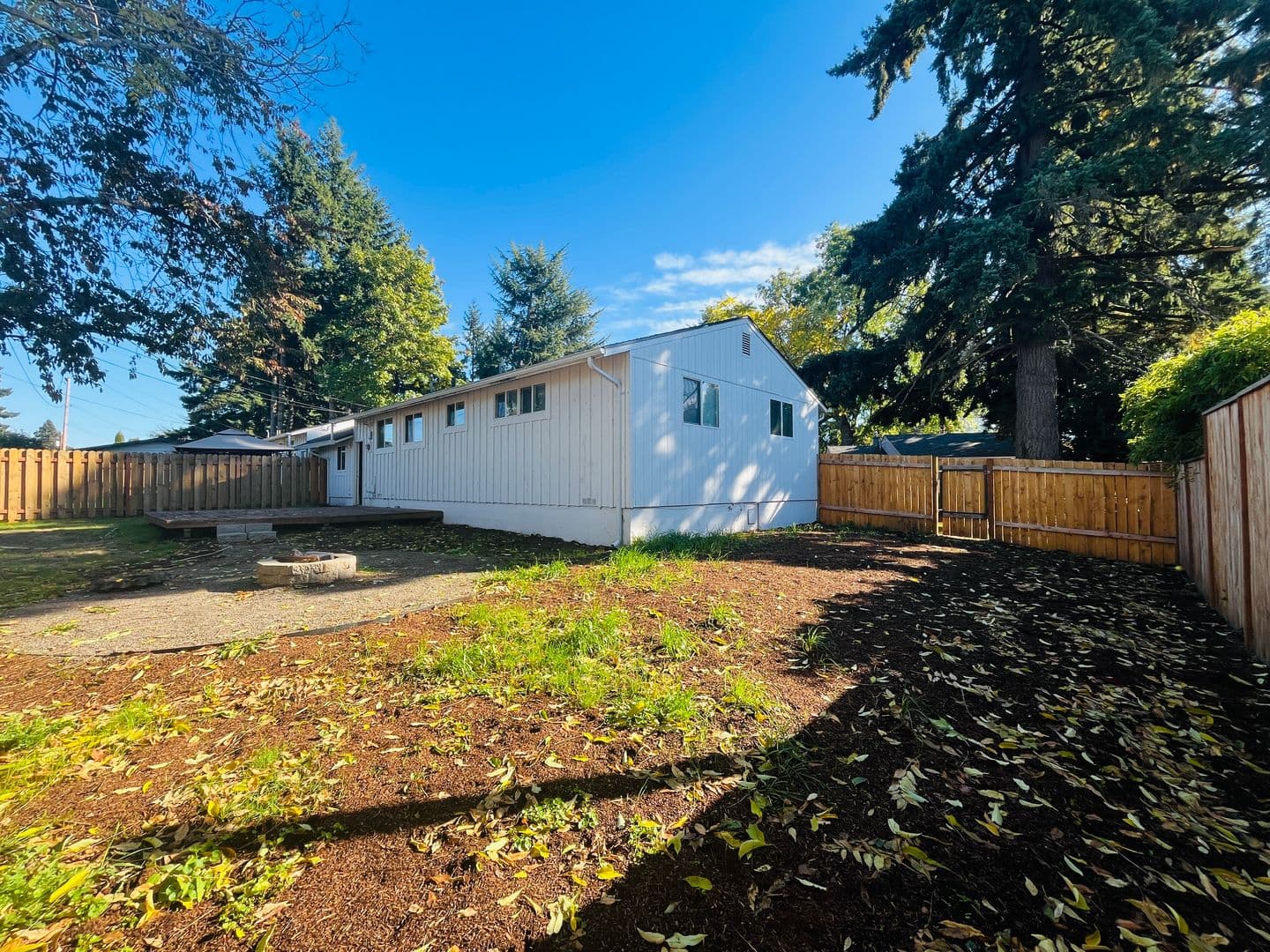 OREGON CITY Apartment: 409 & 411 EASTFIELD DR.