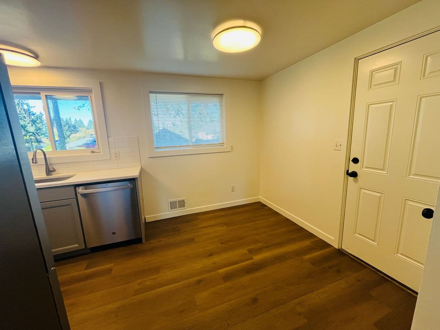 OREGON CITY Apartment: 409 & 411 EASTFIELD DR.