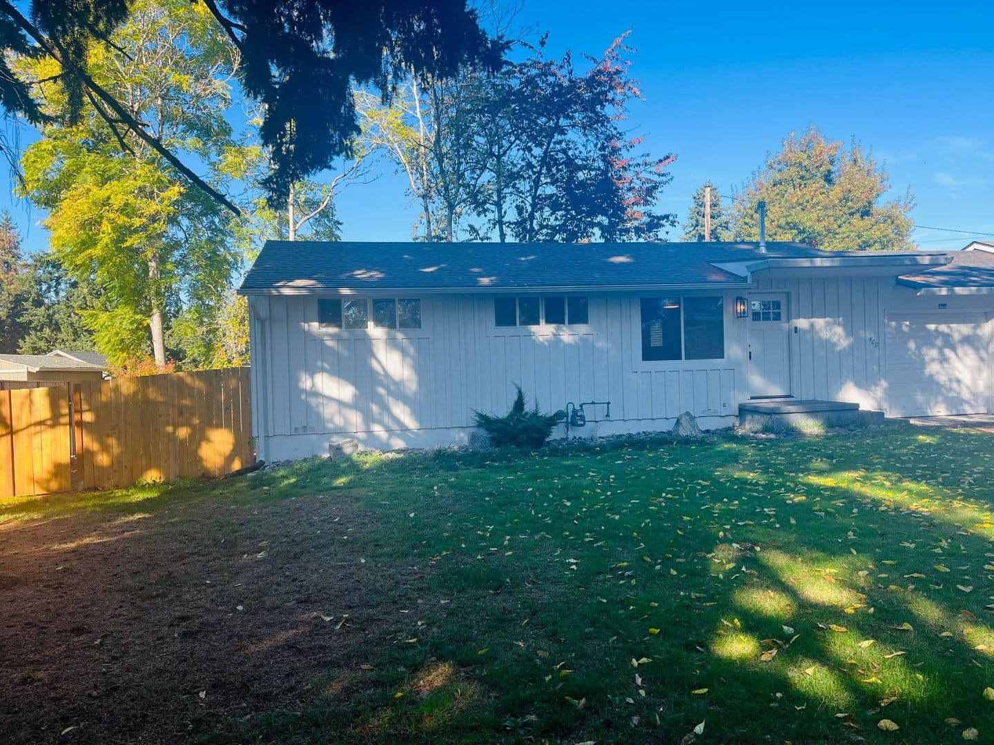 OREGON CITY Apartment: 409 & 411 EASTFIELD DR.
