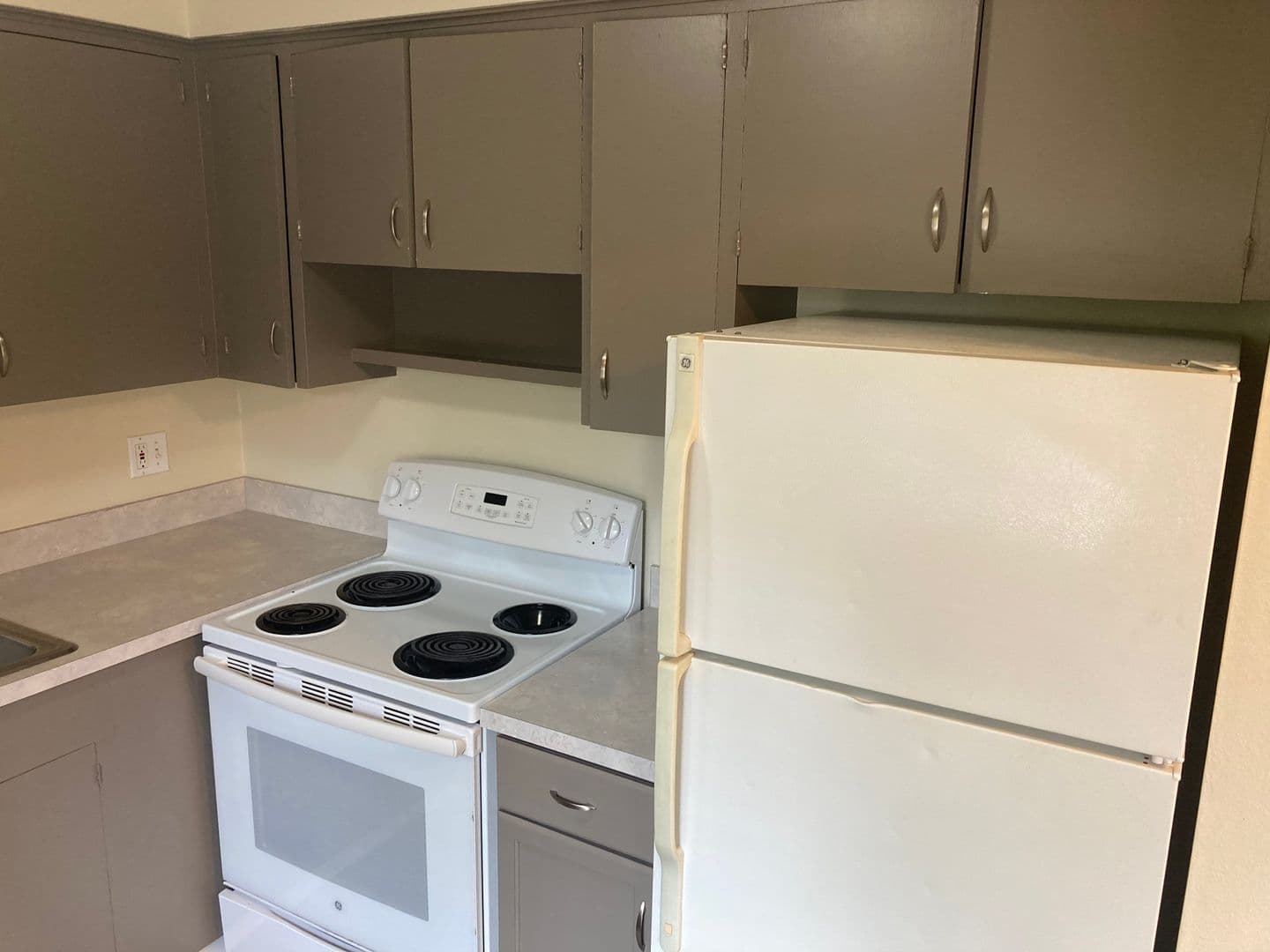 BEAVERTON Apartment: 4955 SW LOMBARD AVE
