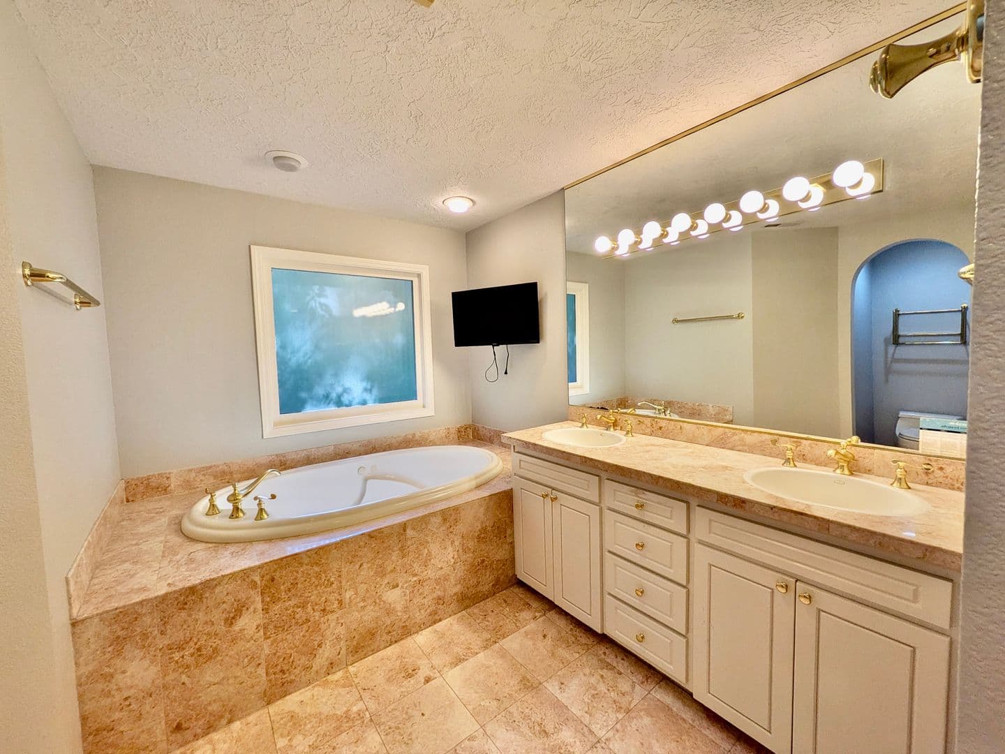 LAKE OSWEGO House: 18132 WESTVIEW DRIVE