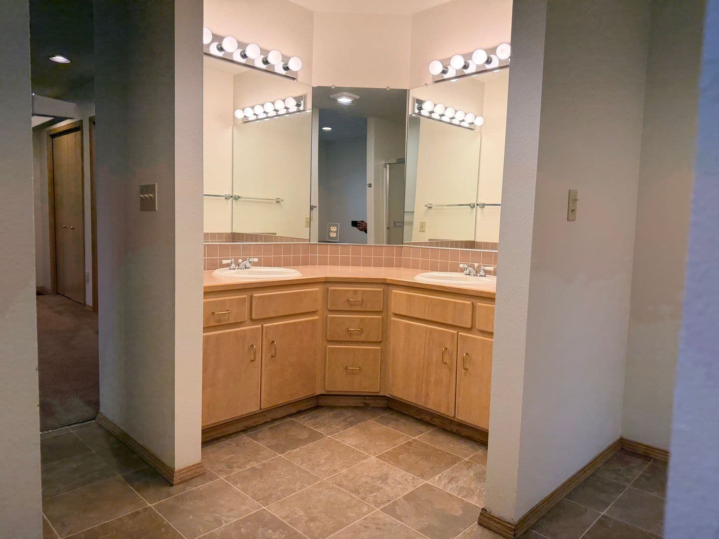 TIGARD House: 9570 SW MILLEN DR