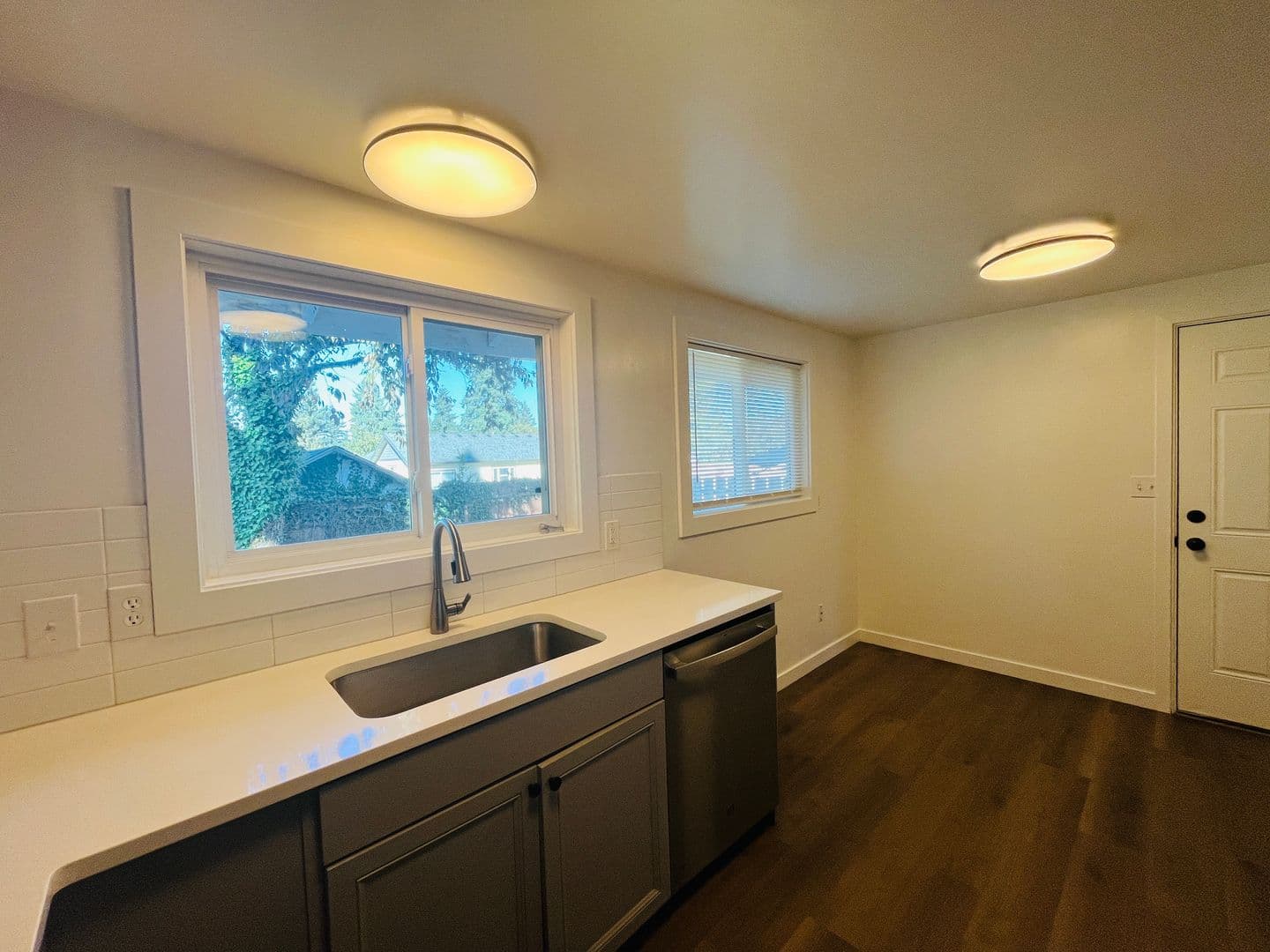OREGON CITY Apartment: 409 & 411 EASTFIELD DR.