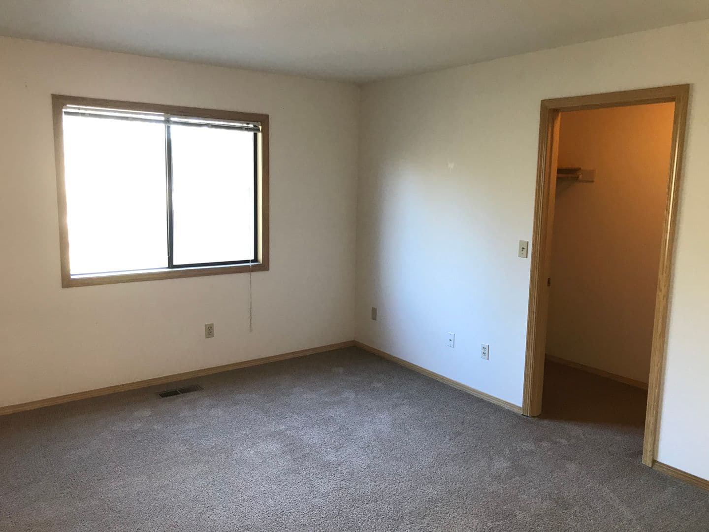 TIGARD House: 9570 SW MILLEN DR