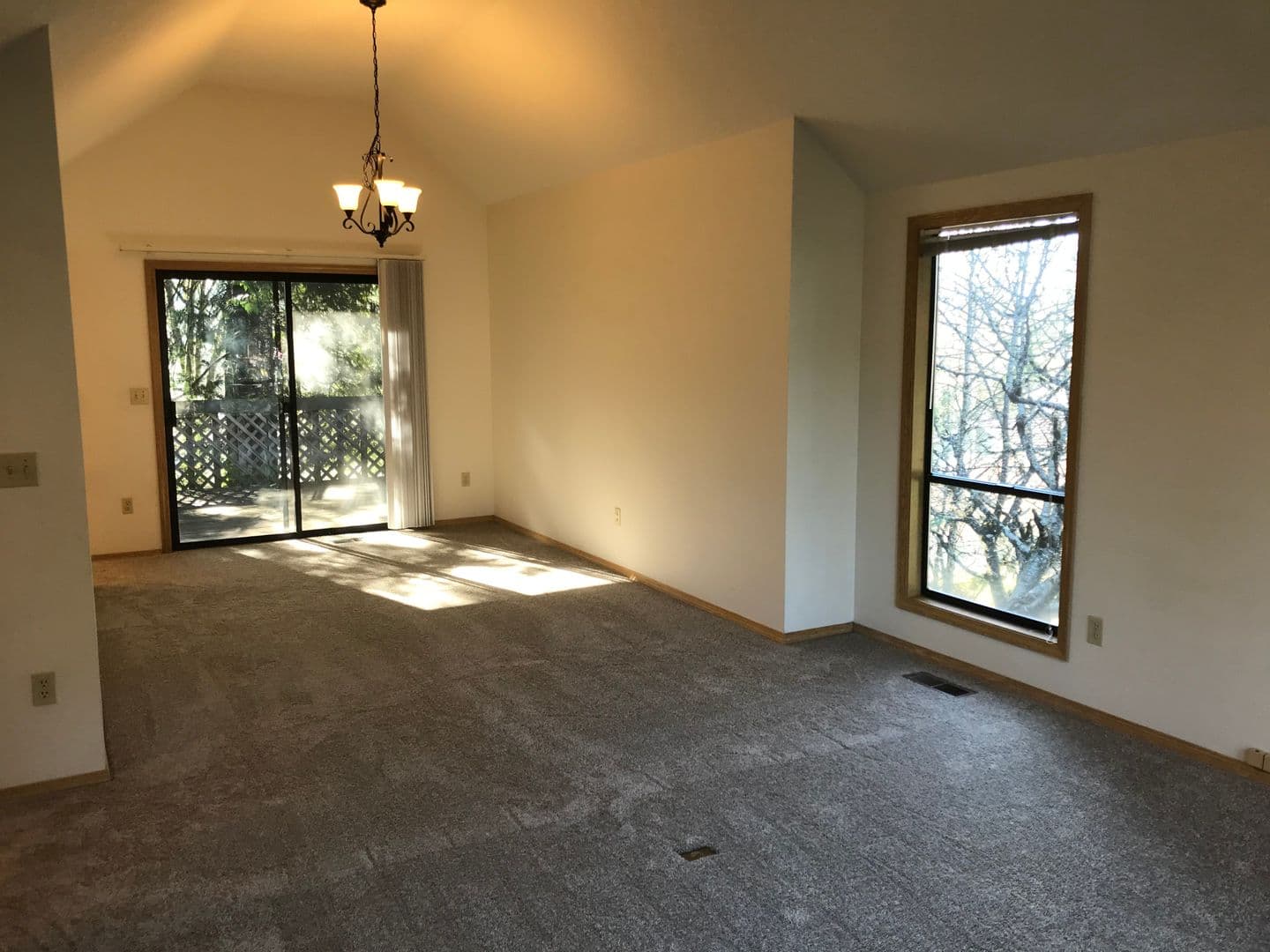 TIGARD House: 9570 SW MILLEN DR