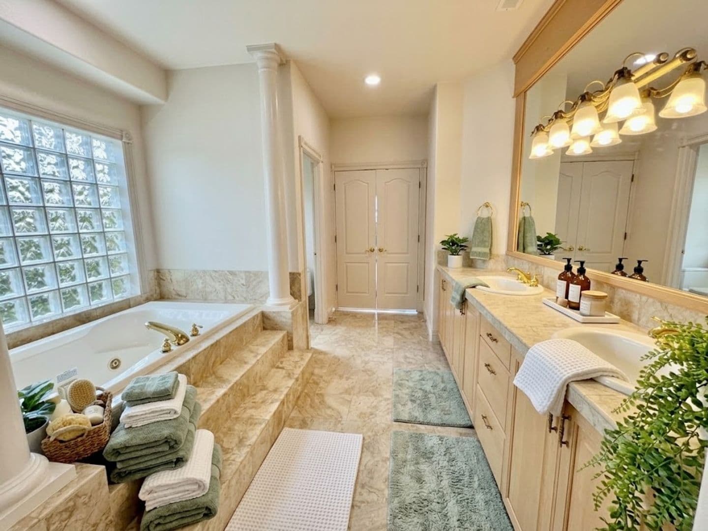 PORTLAND House: 3014 NW CHAPIN DR.