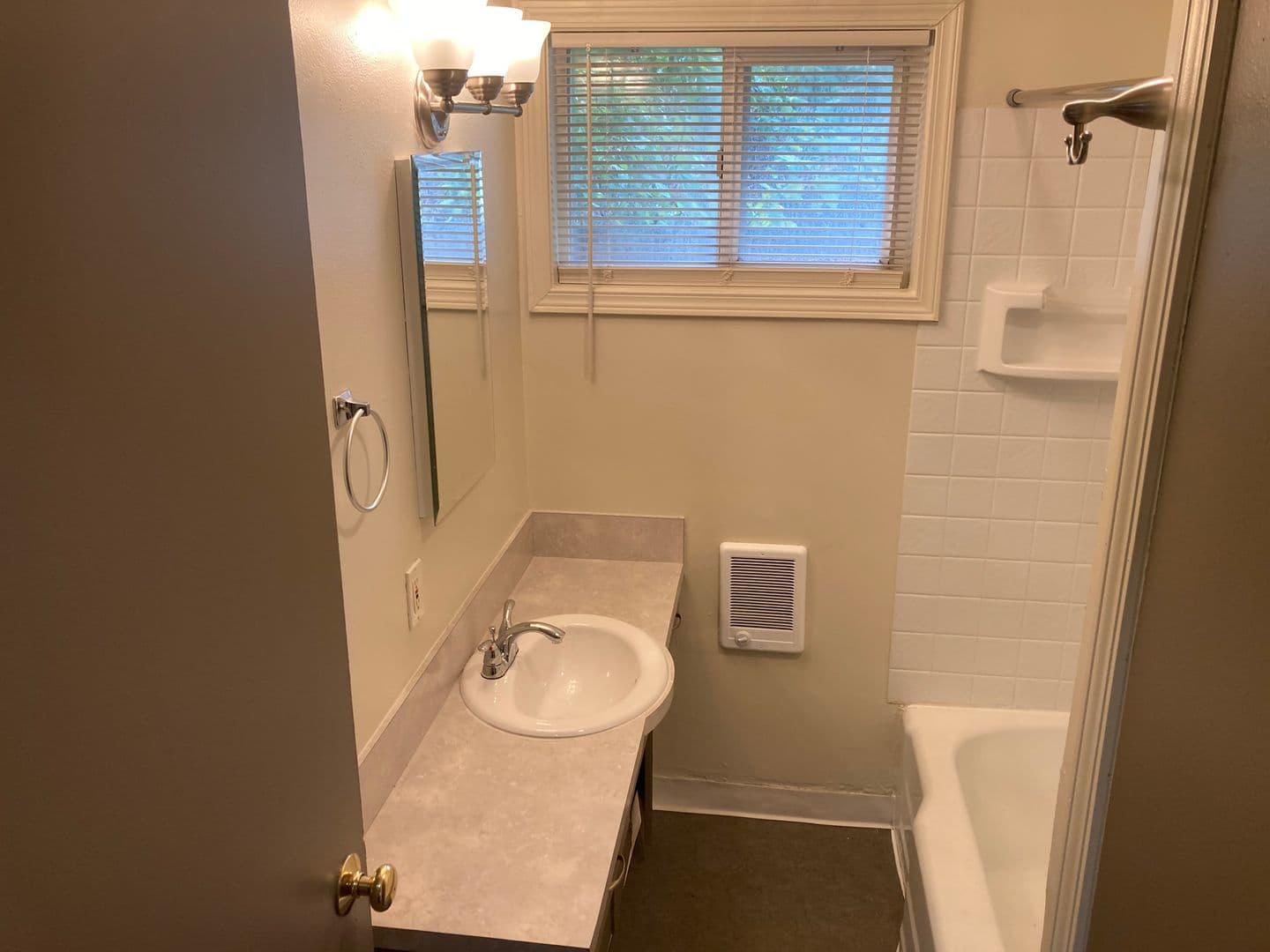 BEAVERTON Apartment: 4955 SW LOMBARD AVE