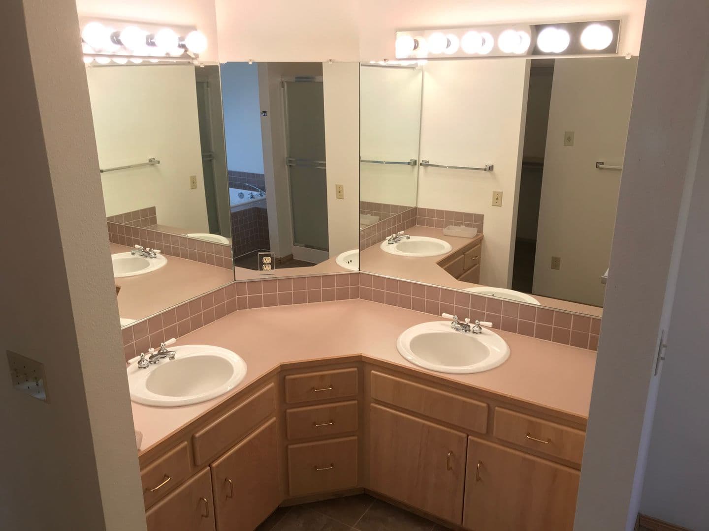 TIGARD House: 9570 SW MILLEN DR