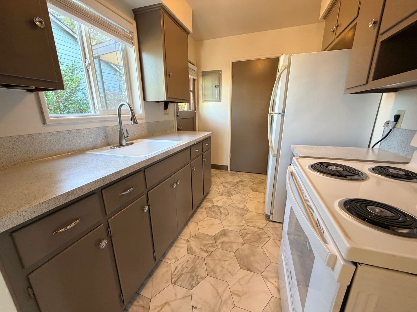 PORTLAND Apartment: 6634 E BURNSIDE #A-N