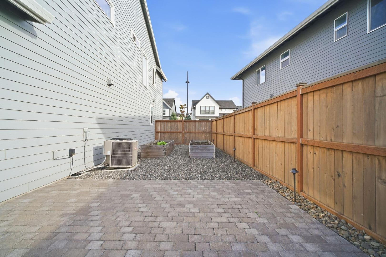 HILLSBORO House: 4049 SE 77TH AVE.