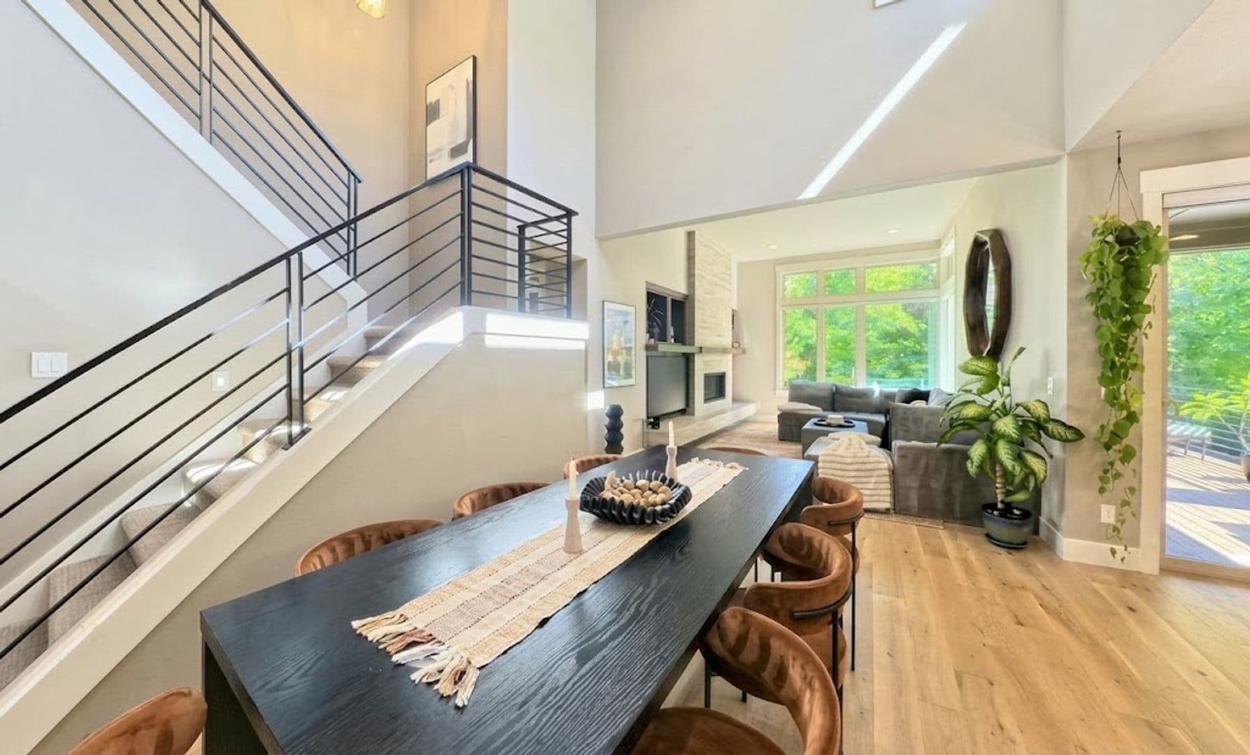 PORTLAND House: 10160 NW BARNHART LN
