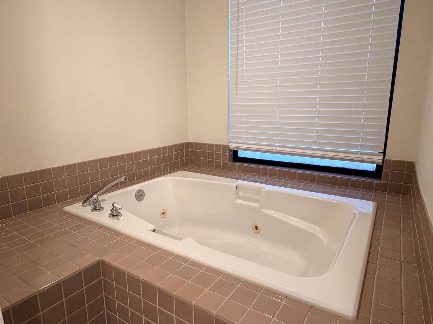 TIGARD House: 9570 SW MILLEN DR