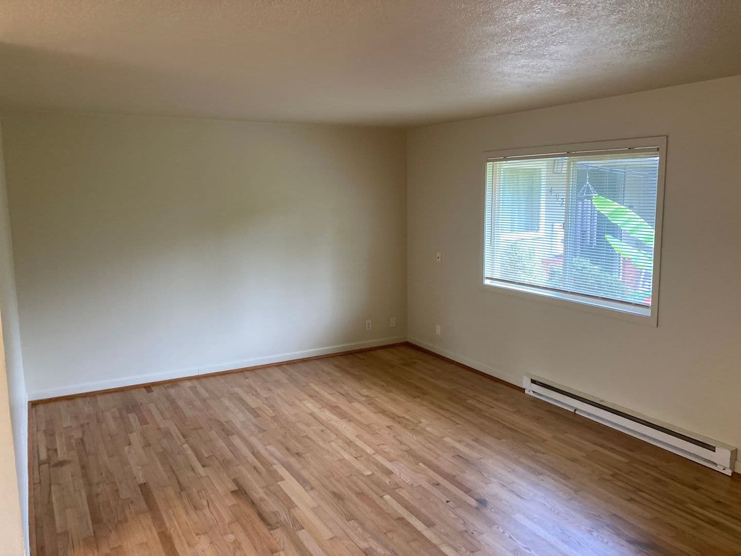 BEAVERTON Apartment: 4955 SW LOMBARD AVE