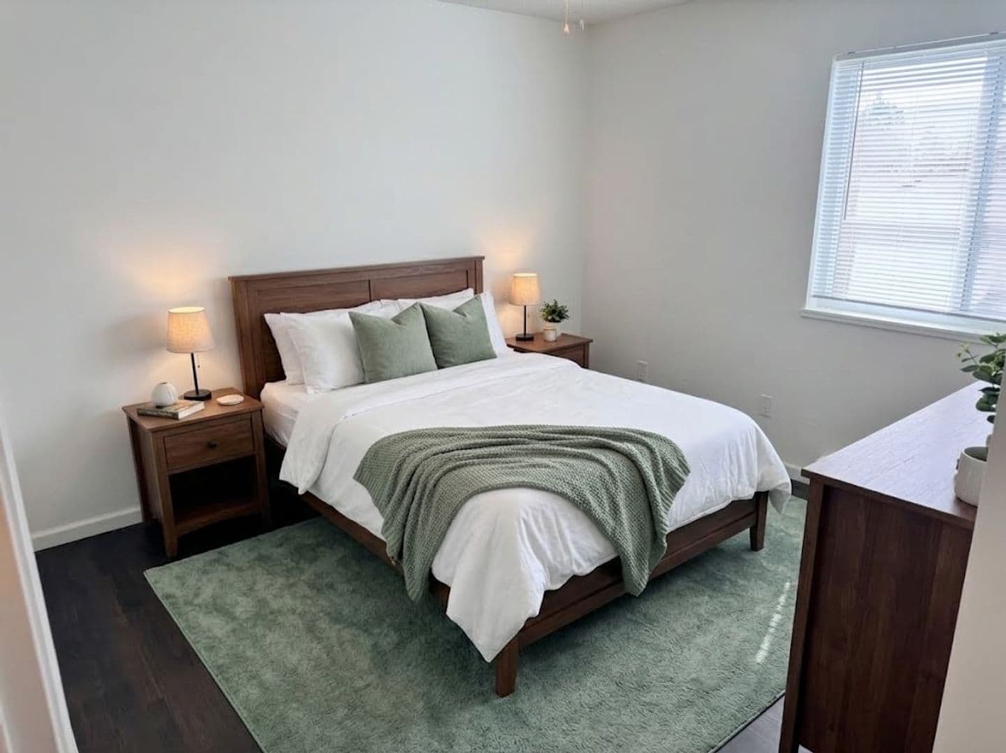 BEAVERTON Apartment: 9765 SW LOOKOUT TERR.