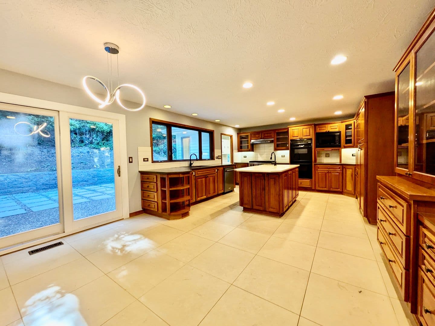 LAKE OSWEGO House: 18132 WESTVIEW DRIVE