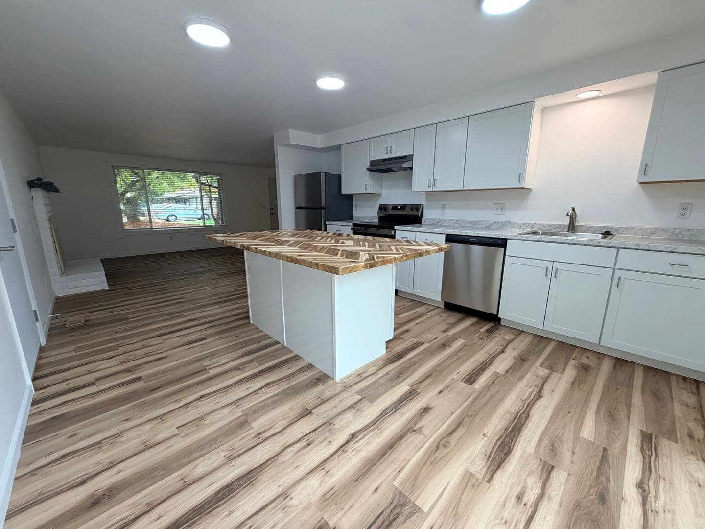 HILLSBORO House: 1660 SE SUSSEX CT