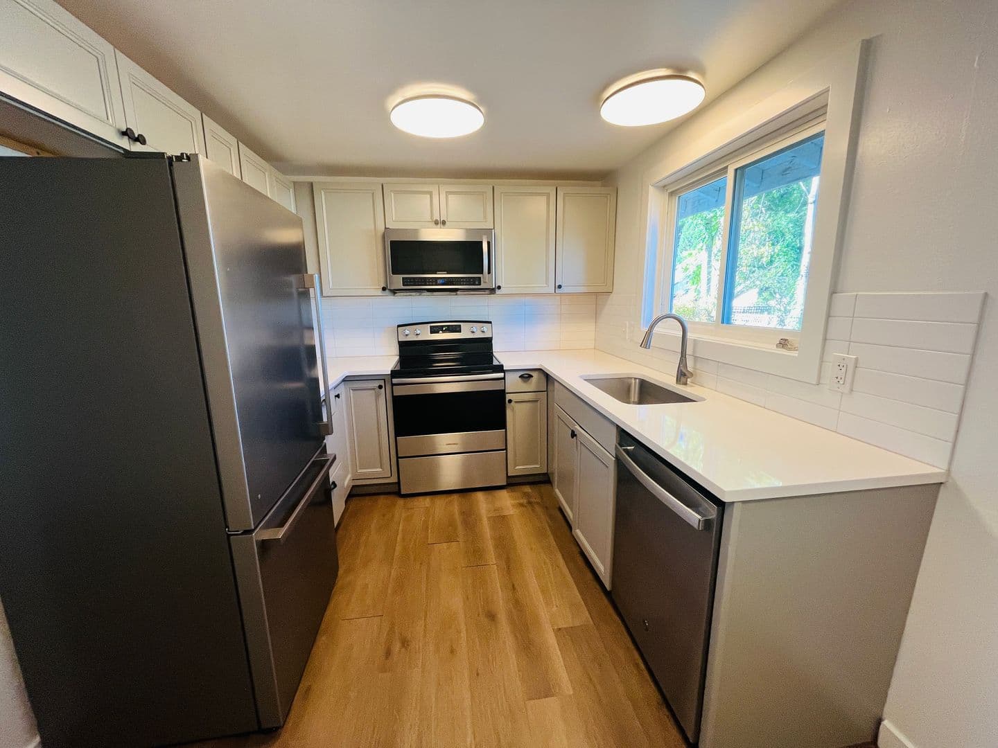 OREGON CITY Apartment: 409 & 411 EASTFIELD DR.