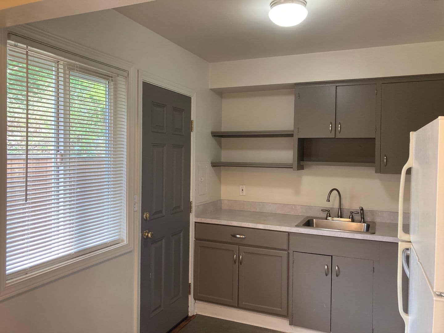 BEAVERTON Apartment: 4955 SW LOMBARD AVE