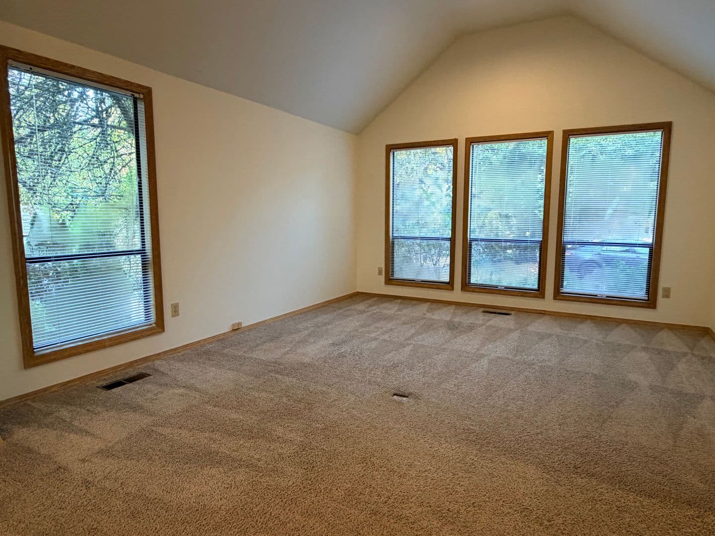 TIGARD House: 9570 SW MILLEN DR