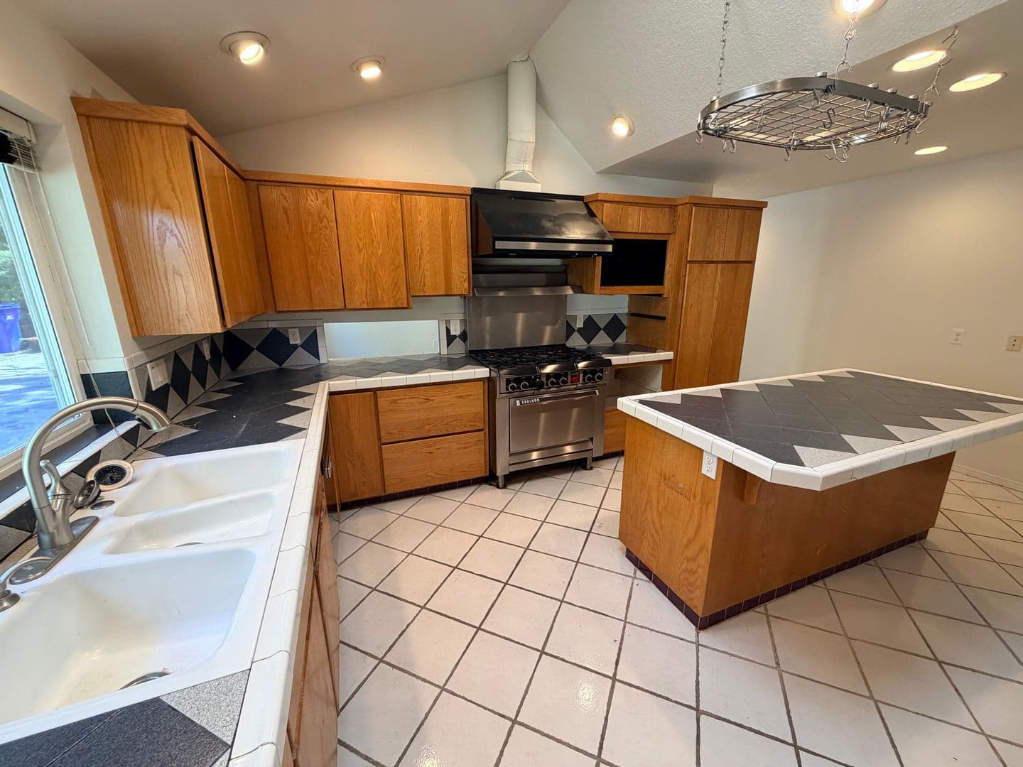 PORTLAND Townhome: 9938 SW TERWILLIGER BLVD.