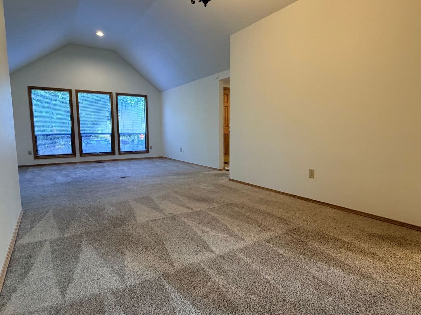 TIGARD House: 9570 SW MILLEN DR