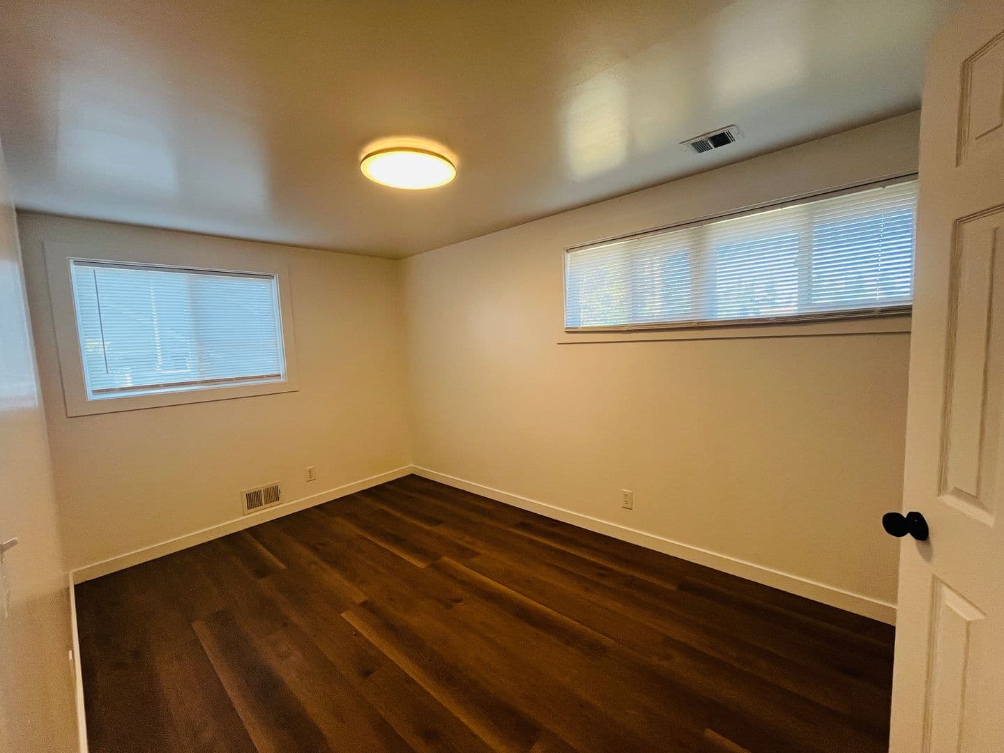 OREGON CITY Apartment: 409 & 411 EASTFIELD DR.